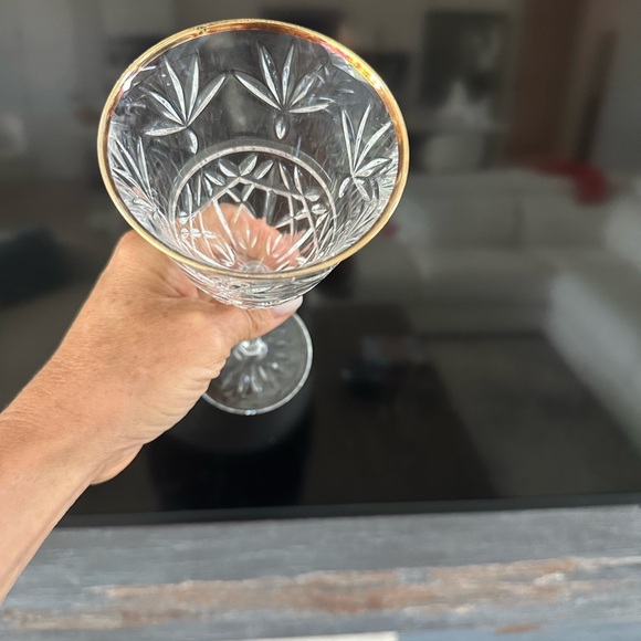 Elegant Crystal set of 4 Wine Glasses with Gold Rim - Picture 2 of 5